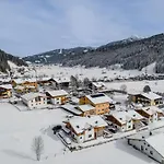 Wagrainer Tauernlodge 42d Chalet *